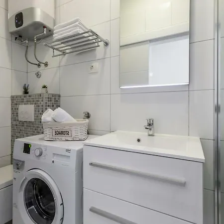Twins Apartment *
