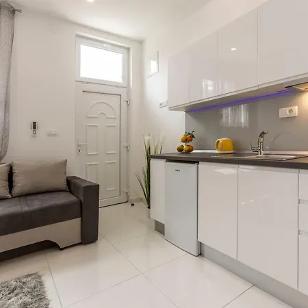 Twins Apartment *